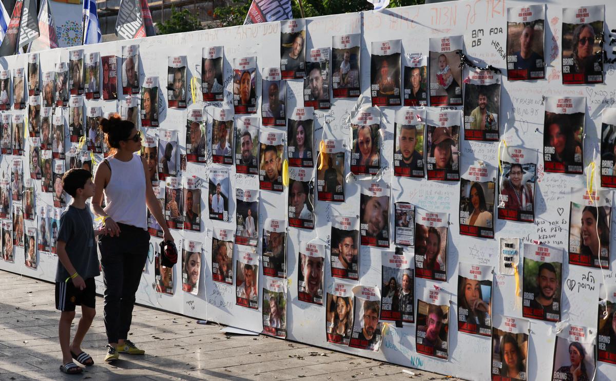 Фотографии заложников в Тель-Авиве