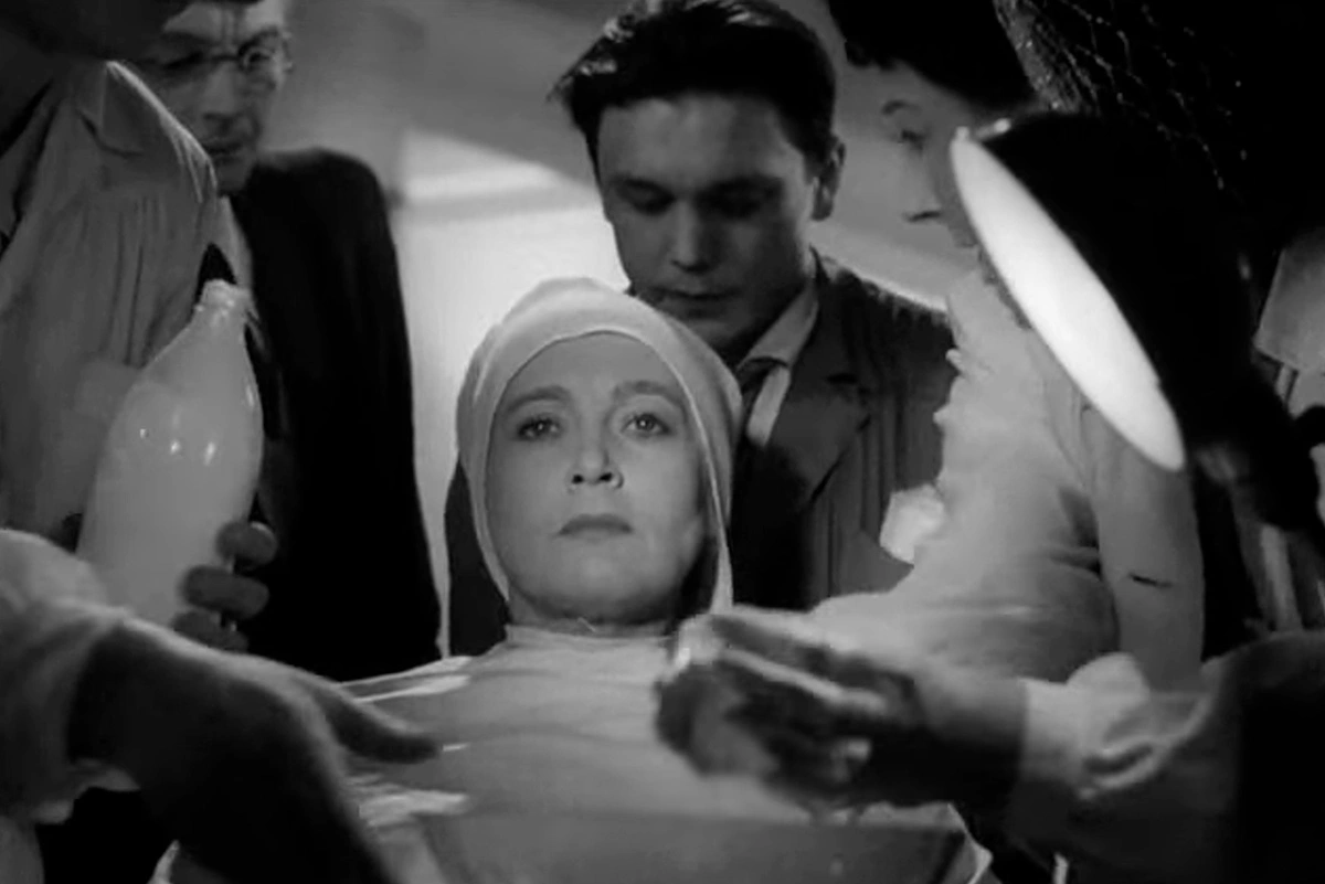 Георгий Юматов в эпизодической роли ассистента по гриму появился в фильме «Весна», режиссер Григорий Александров, 1947 год