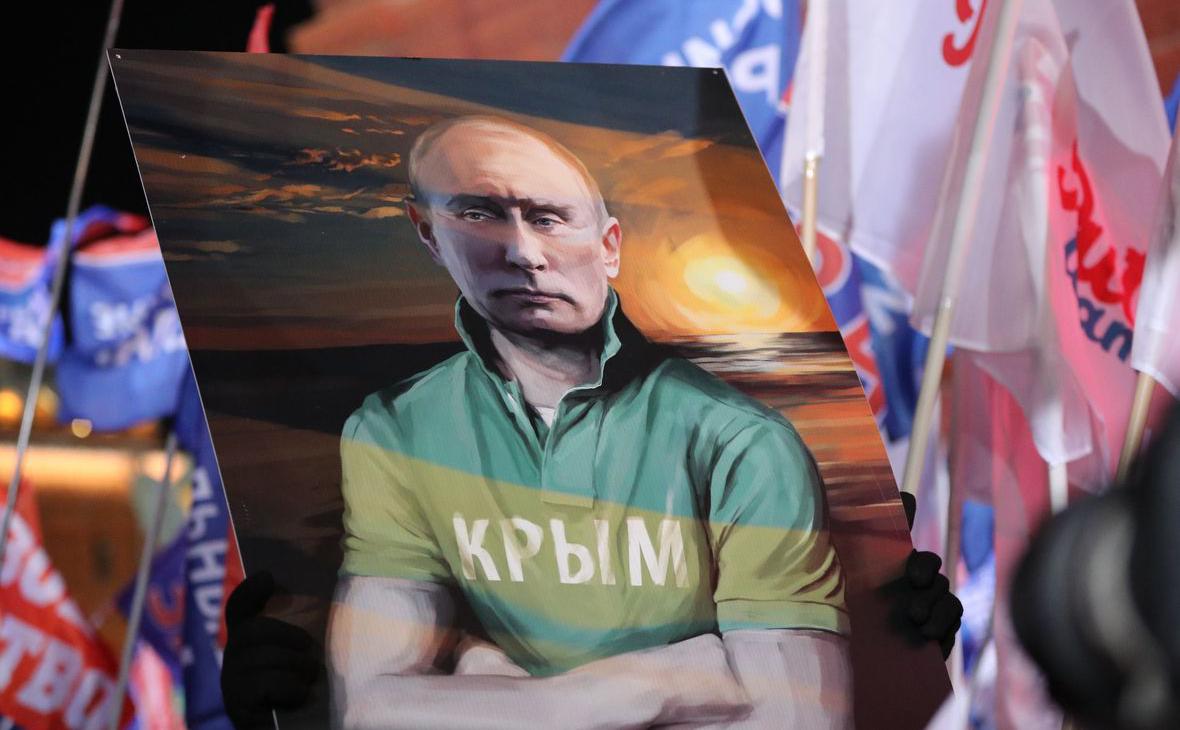 Кремль ответил, будет ли судиться из-за масок с лицом Путина