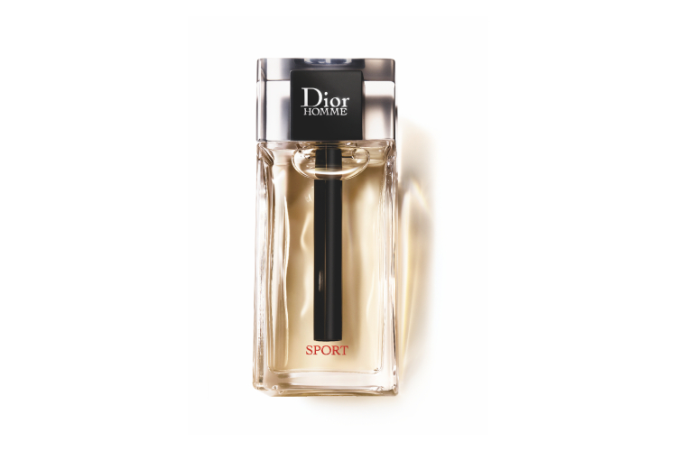 Древесно-пряный аромат Dior Homme Sport с нотами лимона, бергамота, розового переца, амбры и древесным аккордом, Dior, от 7000 руб. (diorbeauty.ru)