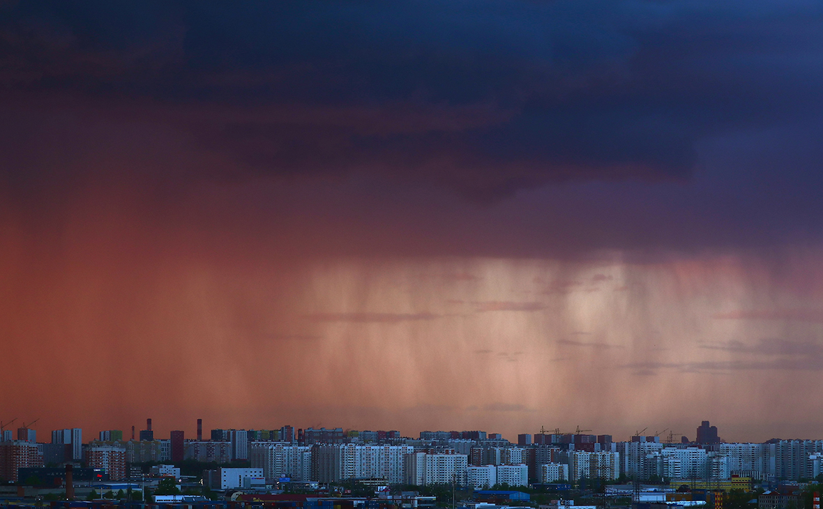 Москва был ли дождь. Гроза в Москве сейчас. Непогода в Москве. Ливень с грозой. Гроза и град.