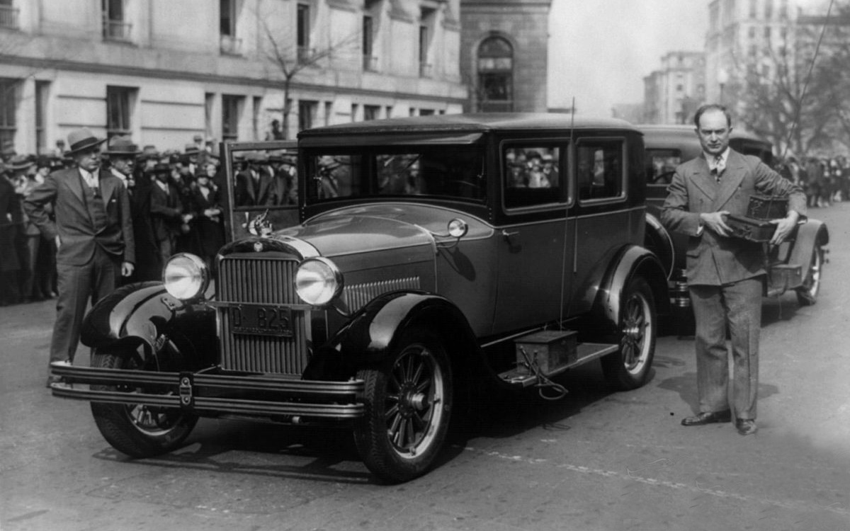 Радиоуправляемый автомобиль American Wonder американского инженера Фрэнсиса Худины