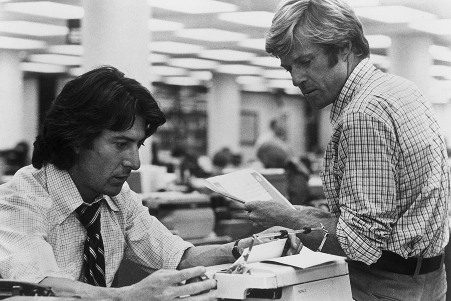 Редфорд в роли репортера Боба Вудворда в паре&nbsp;с Дастином Хоффманом, сыгравшим журналиста Карла Бернстейна, в фильме Алана Пакулы &laquo;Вся президентская рать&raquo; об Уотергейтском скандале, 1976 год. Картина получила четыре премии &laquo;Оскар&raquo;&nbsp;&mdash; лучшая мужская роль второго плана (Джейсон Робардс), лучшая работа художника-постановщика (Джордж Дженкинс, Джордж Джейнс), лучший сценарий-адаптация (Уильям Голдмен) и лучший звук.