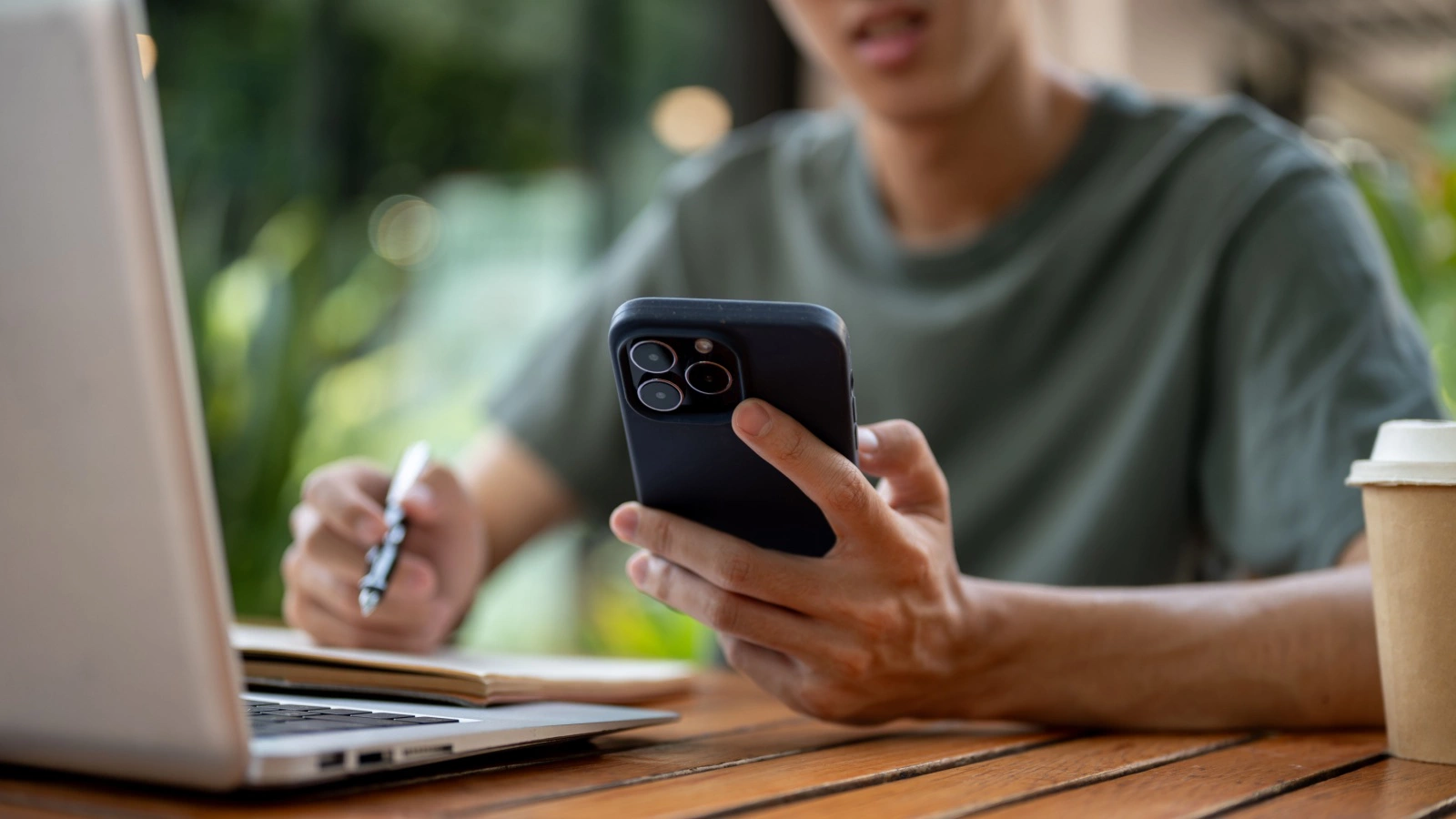 Существует несколько способов включения телефона