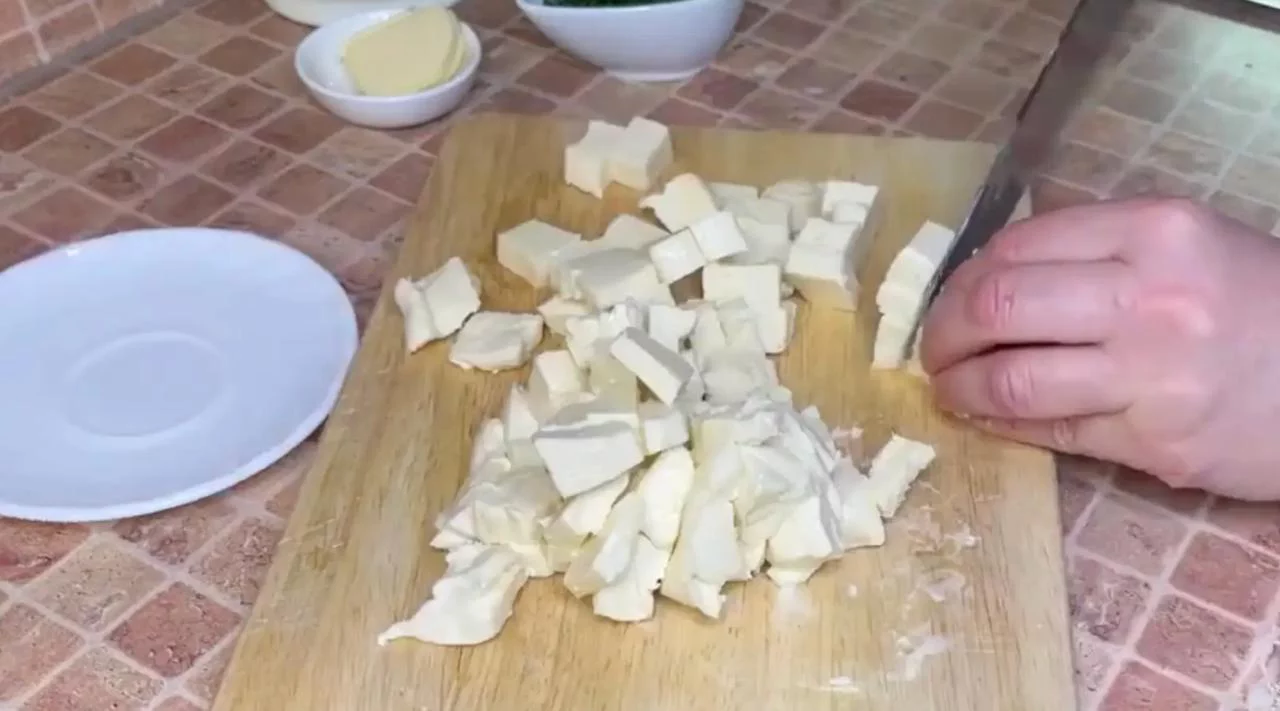 Подготовьте сыр для бульона