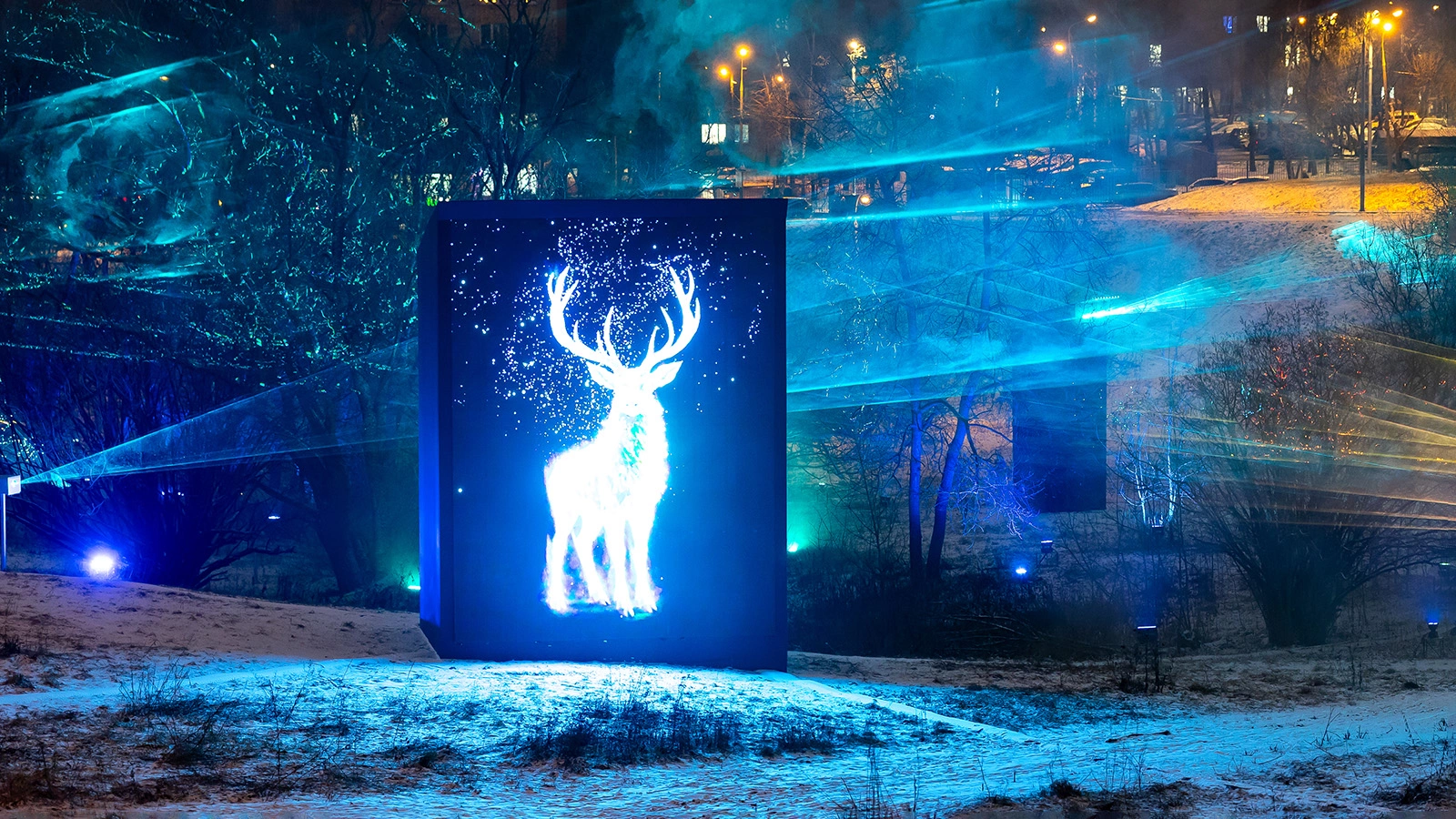 Нет года без огня: столица встречает праздник необычным световым шоу