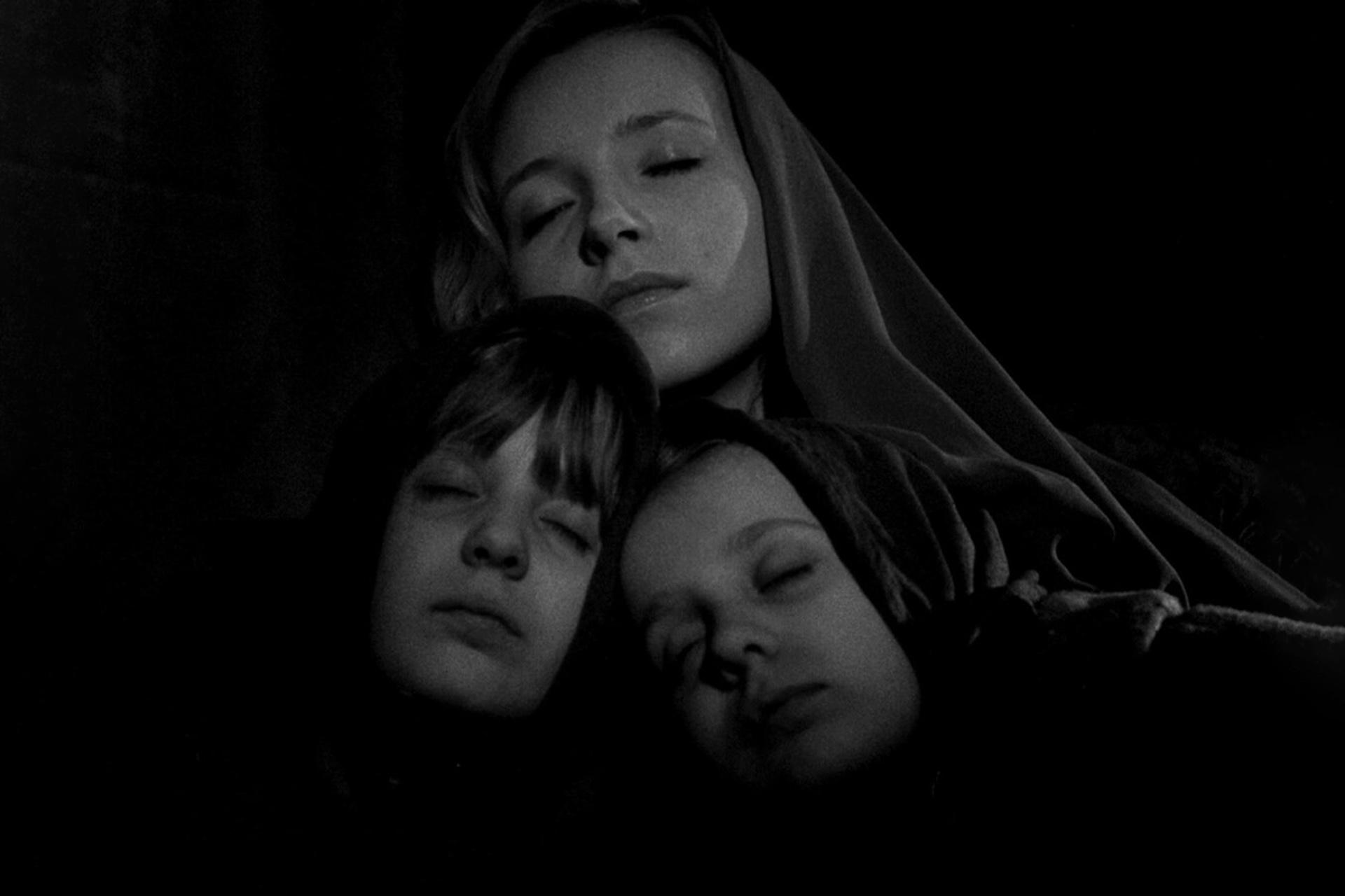 Кадр из фильма &laquo;Мой XX век&raquo;