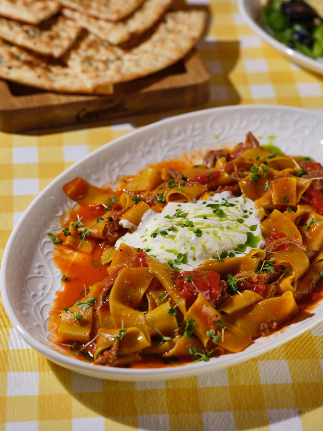 Папарделле с томленым ягненком и страчателлой в &laquo;Сорренто&raquo;