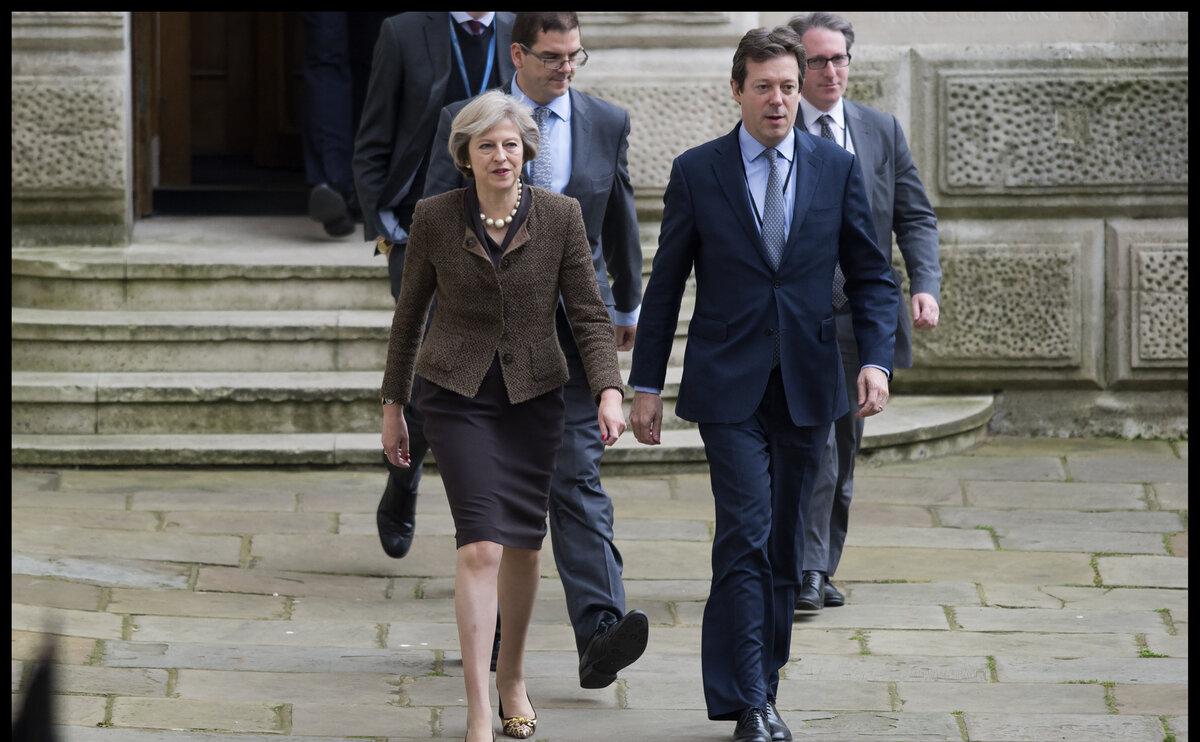 Тереза Мэй&nbsp;и&nbsp;Найджел Кейси&nbsp;(справа)