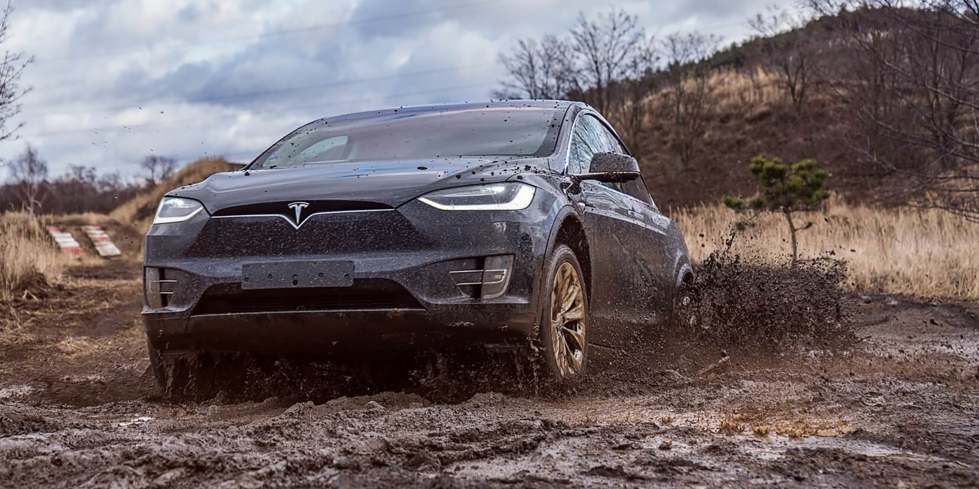 Видео: Tesla Model X загнали в глубокую грязь :: Autonews