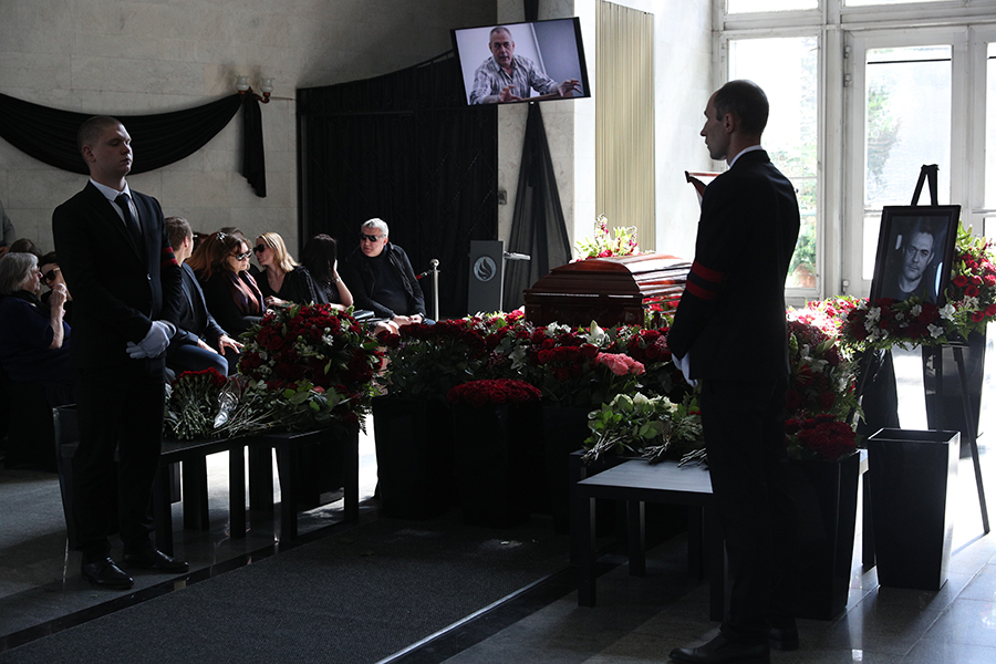 Прощание с Сергеем Доренко прошло в траурном зале Троекуровского кладбища
