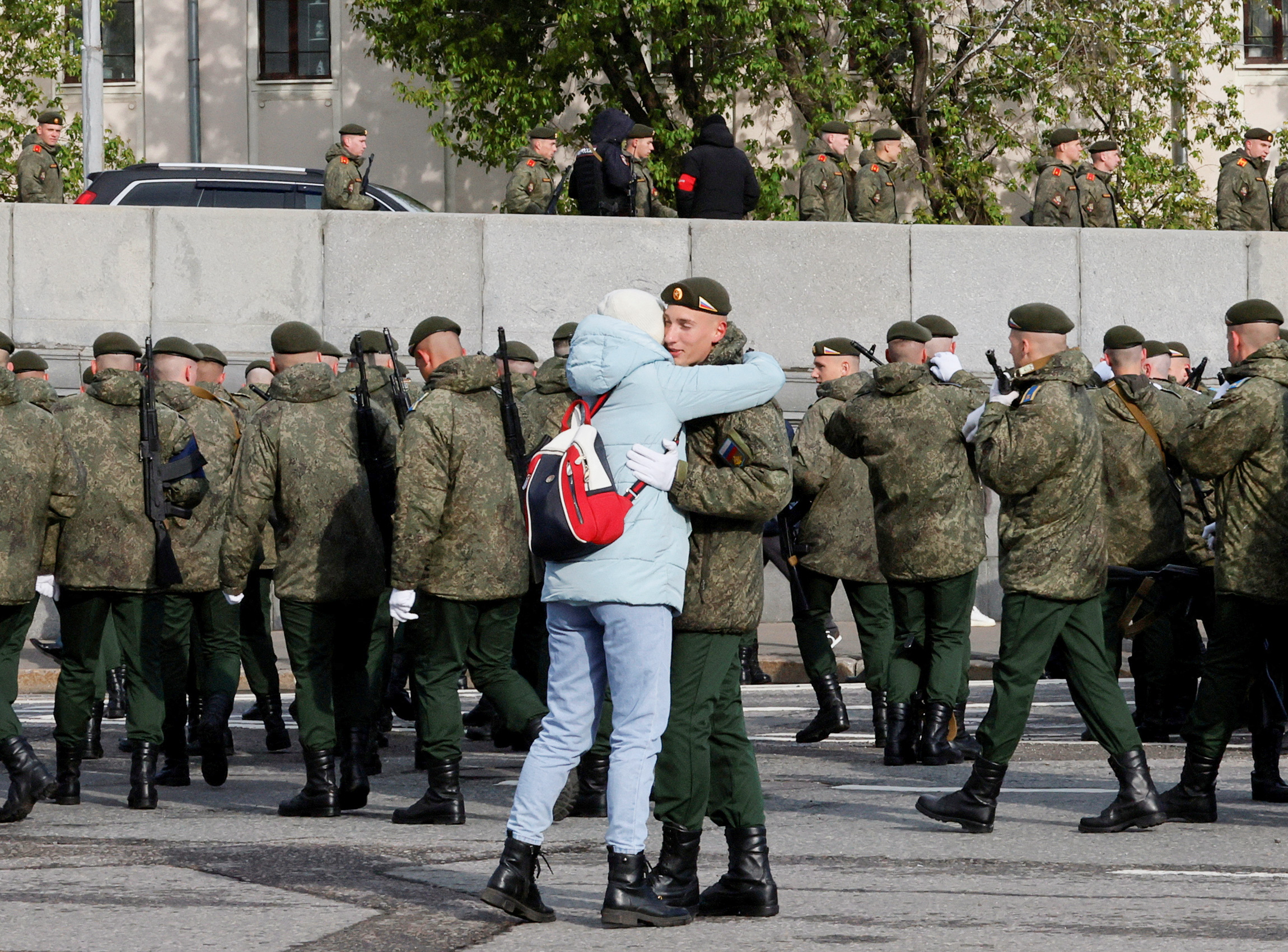 Российские военные во время подготовки к параду.