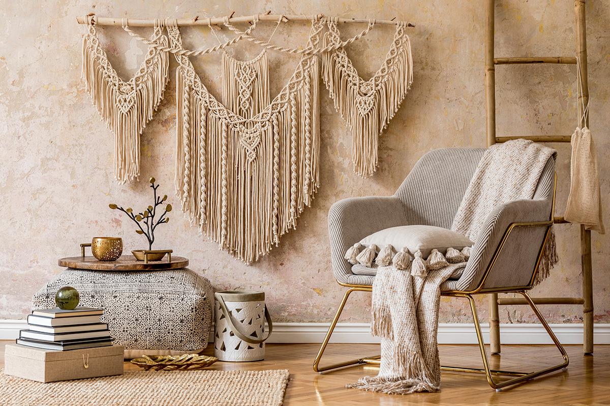 Панно могут выступать в качестве дополнительного декора или быть основным элементом интерьера, задающим тон всей комнаты