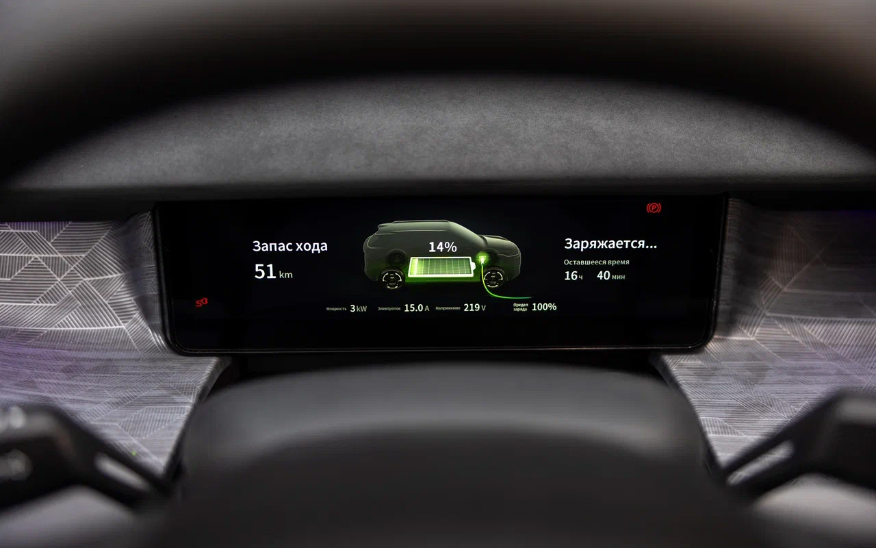 Зарядить новый&nbsp;Evolute i-Joy можно через &laquo;европейский&raquo; порт&nbsp;CCS2.&nbsp;Тяговая батарея поддерживает быструю зарядку от 30 до 80% всего за 18 минут, а &laquo;паспортный&raquo; запас хода на полном заряде достигает 386 км (по циклу WLTP)