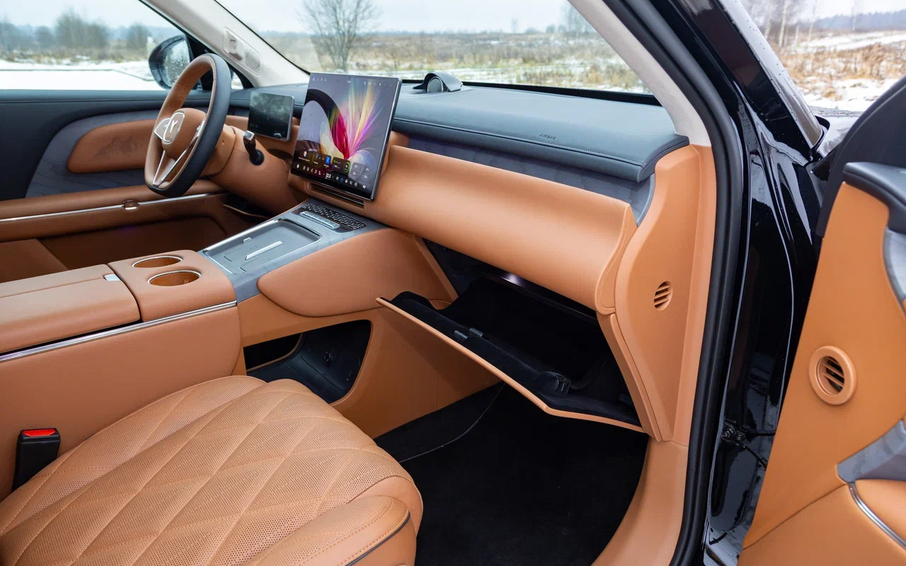 &laquo;Бардачок&raquo; в салоне Voyah Taishan открывается с небольшой кнопки на центральной консоли