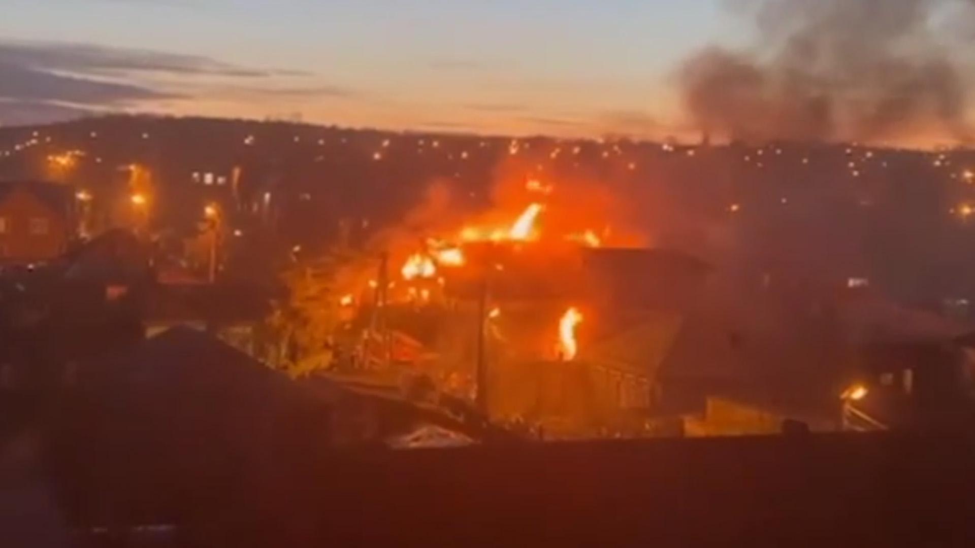 Появилось видео с места падения Су-30 на дом в Иркутске