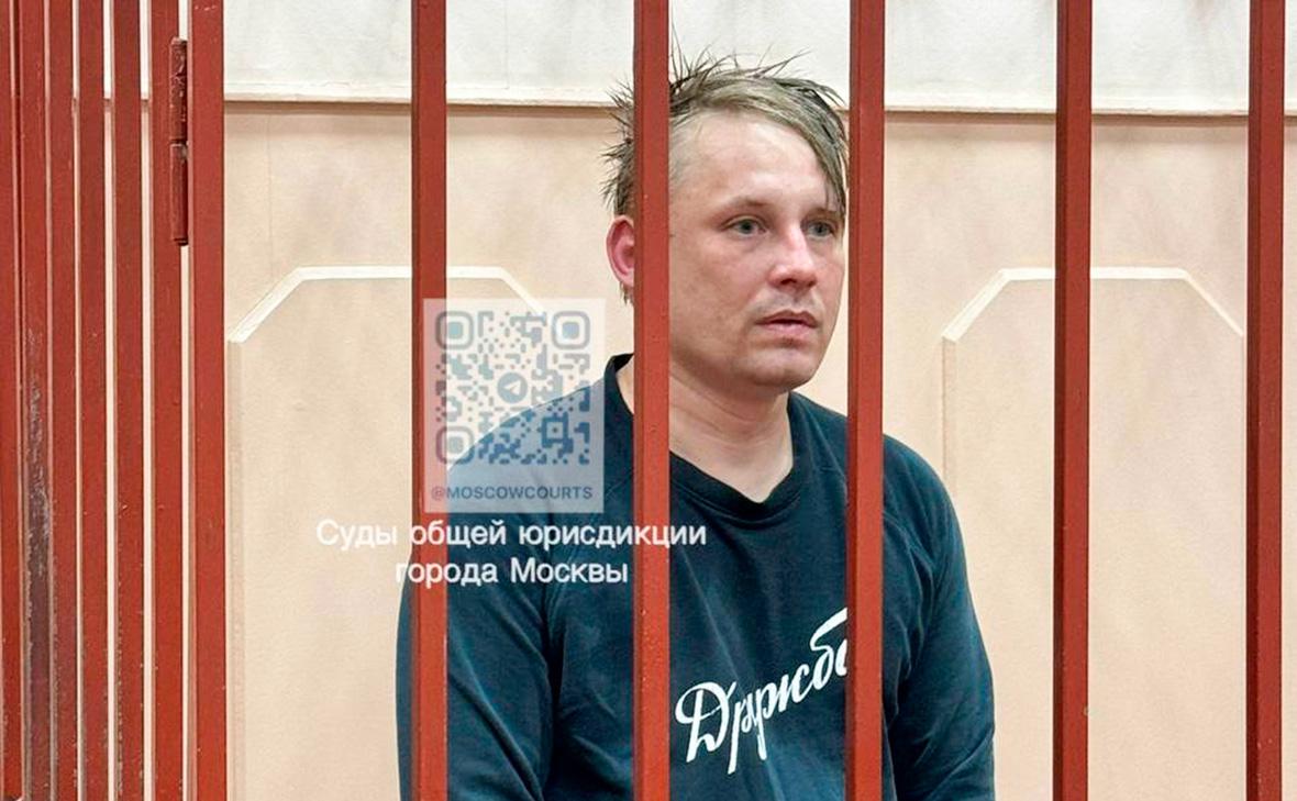 Суд арестовал продюсера Reuters за участие в видео соратников Навального