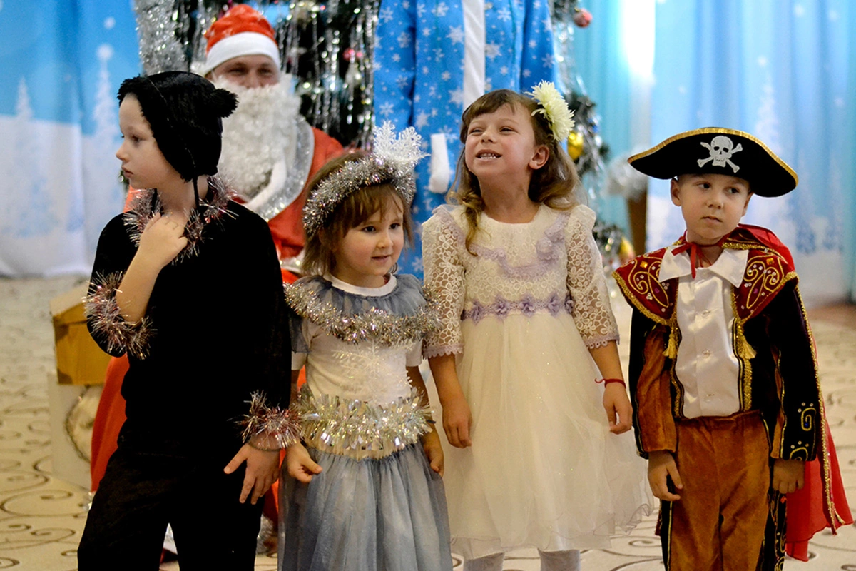 Новогодние частушки украсят праздничный утренник в детском саду