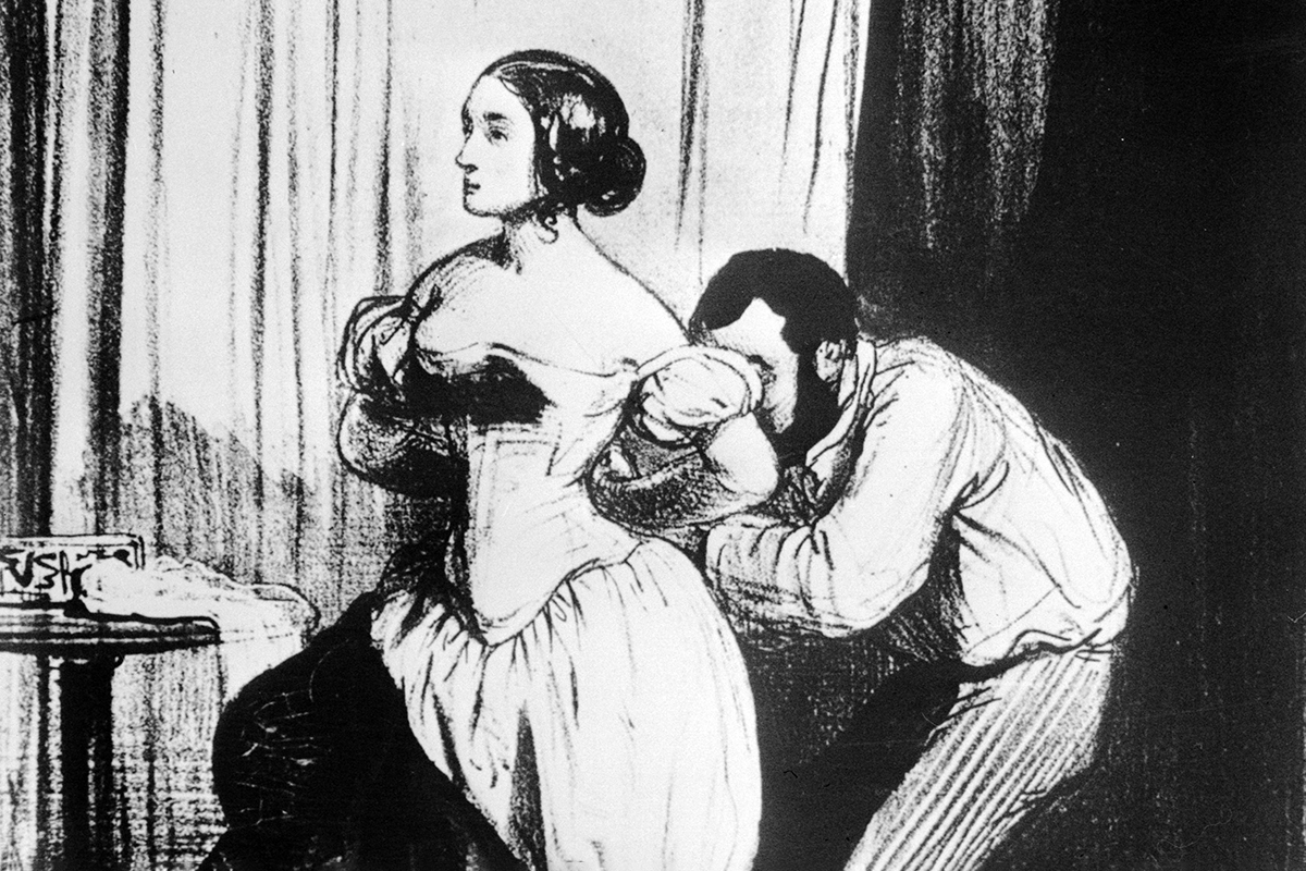Мужчина затягивает корсет. 1840 год