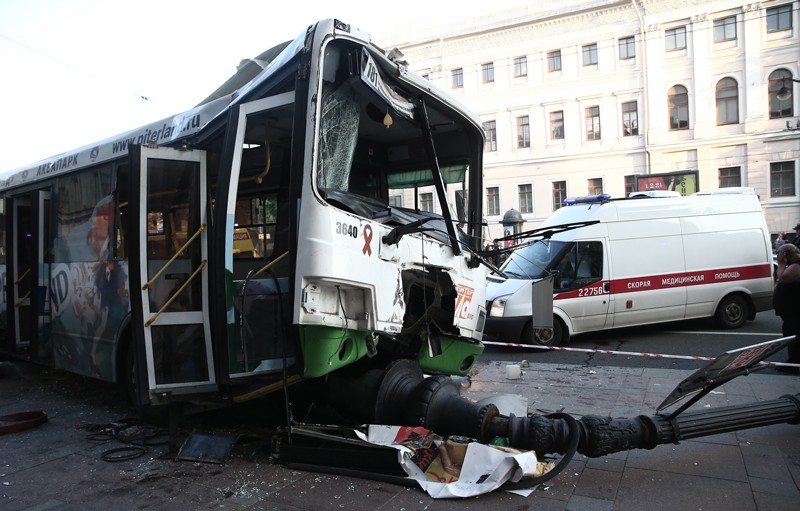 На Невском вылетевший на тротуар автобус сбил 24 человека