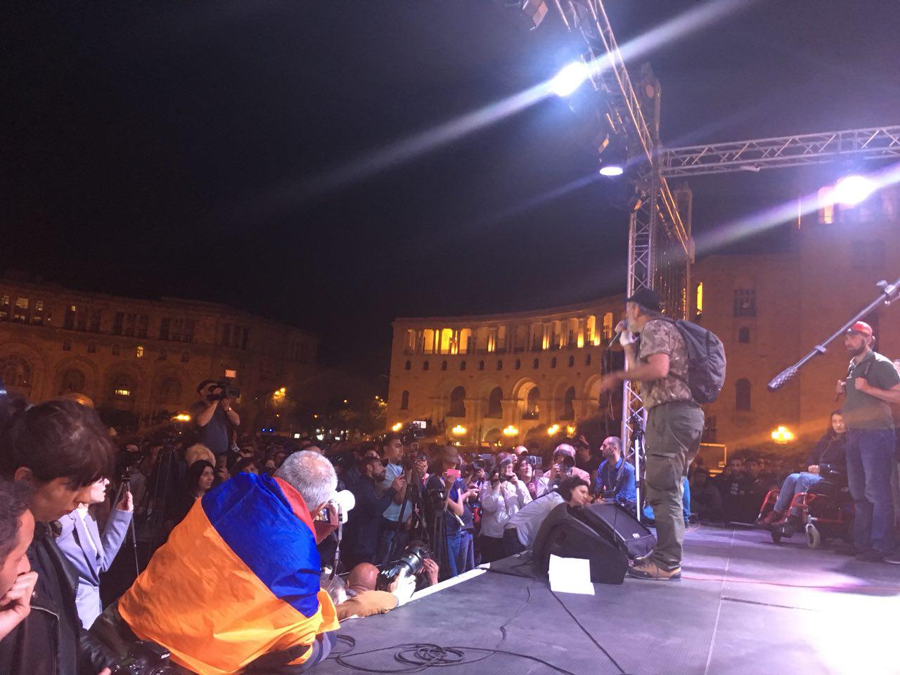 Пашинян потребовал «единогласной капитуляции» правящей партии Армении