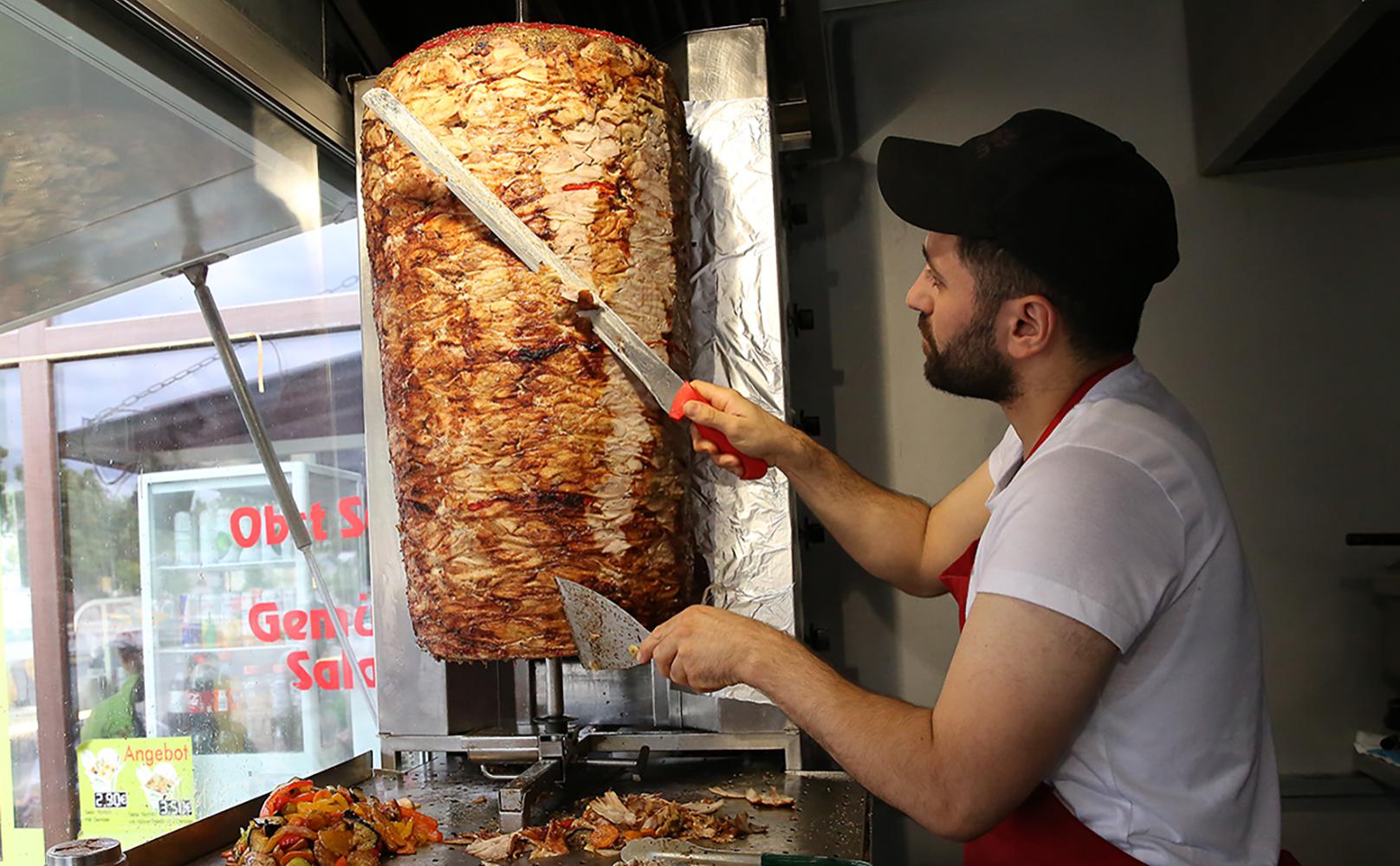 Шаурма маджестик. Шаурма в космосе. Торт шаурма. German Doner Kebab. Turkish Döner Kebab.