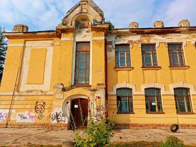 Школа на ул. Якушева, 21 (Фото: Алексей Коваленок / РБК Новосибирск)