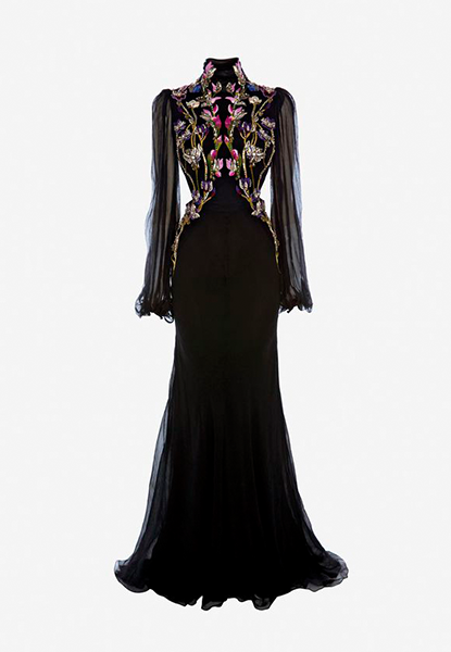 Платье Alexander McQueen, &euro;10 990 (alexandermcqueen.com)