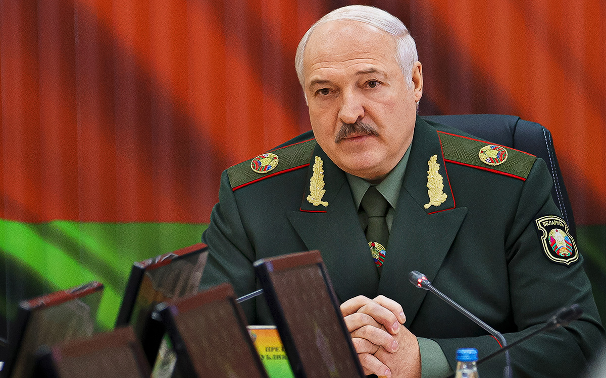 Лукашенко напомнил Путину о звании полковника словами «пообещал — делай»"/>













