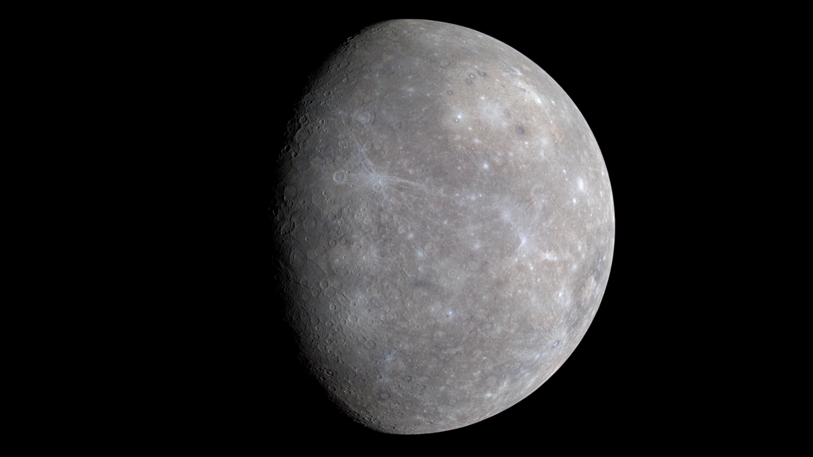 <p>Изображение Меркурия, полученное во время первого пролета космического аппарата &laquo;Мессенджер&raquo;</p>
