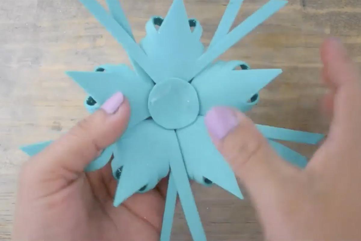 Как сделать снежинку