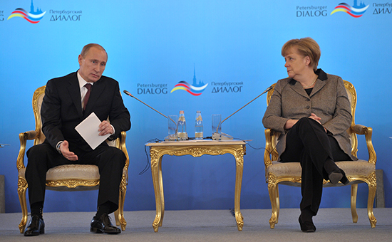 Владимир Путин и Ангела Меркель на форуме «Петербургский диалог». Архивное фото