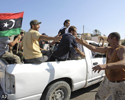 Ливийские "революционеры" отправились грабить виллы
