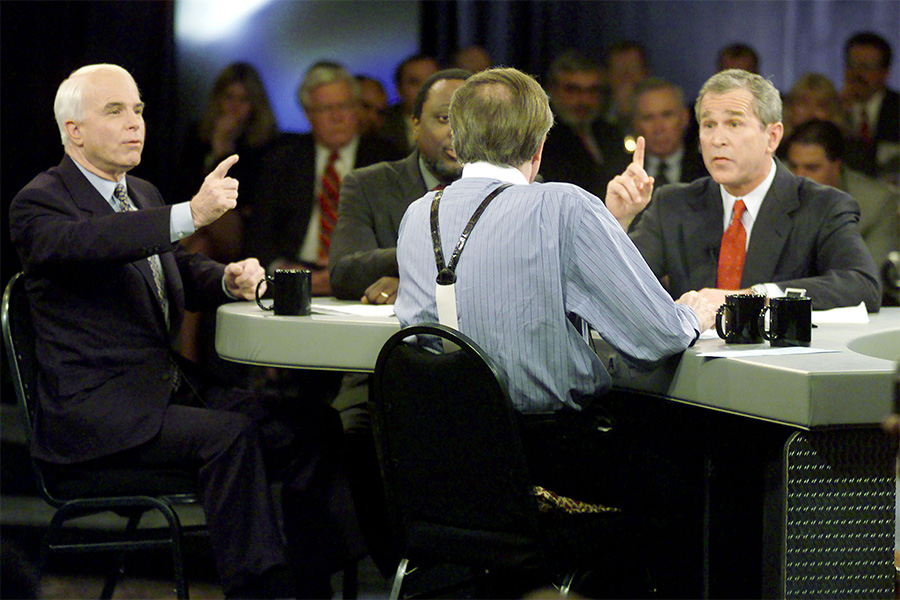 На республиканских праймериз 2000 года Маккейн был одним из главных соперников Джорджа Буша-младшего, но проиграл