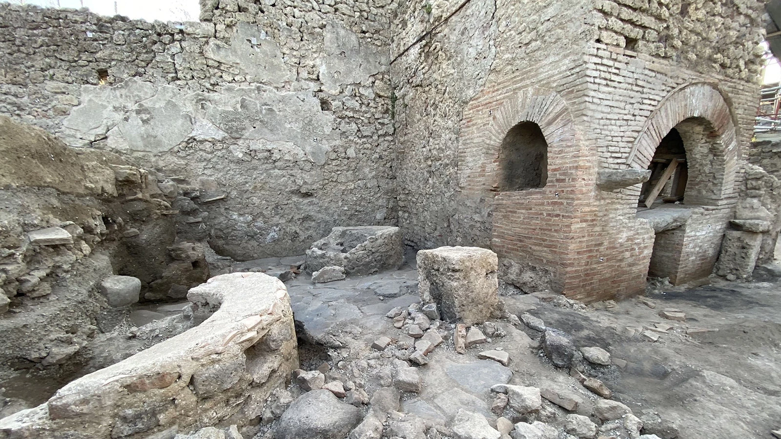 <p>Вид на пекарню-тюрьму, где в Помпеях держали ослов и порабощенных людей</p>