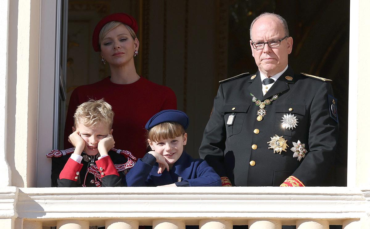 Княгиня Шарлен, князь Монако Альбер II с детьми Жаком и Габриэллой