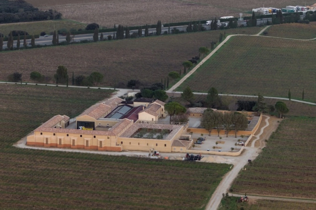 Винодельня Chateau de Beaucastel в регионе Шатонёф-дю-Пап завершила строительство погреба стоимостью €12 млн, начатое в 2018 году