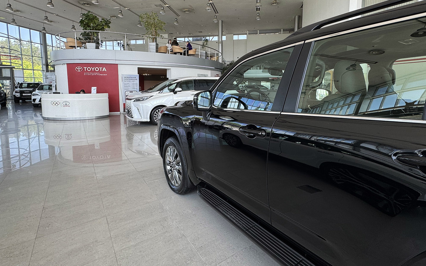 Салон продаж автомобилей Toyota