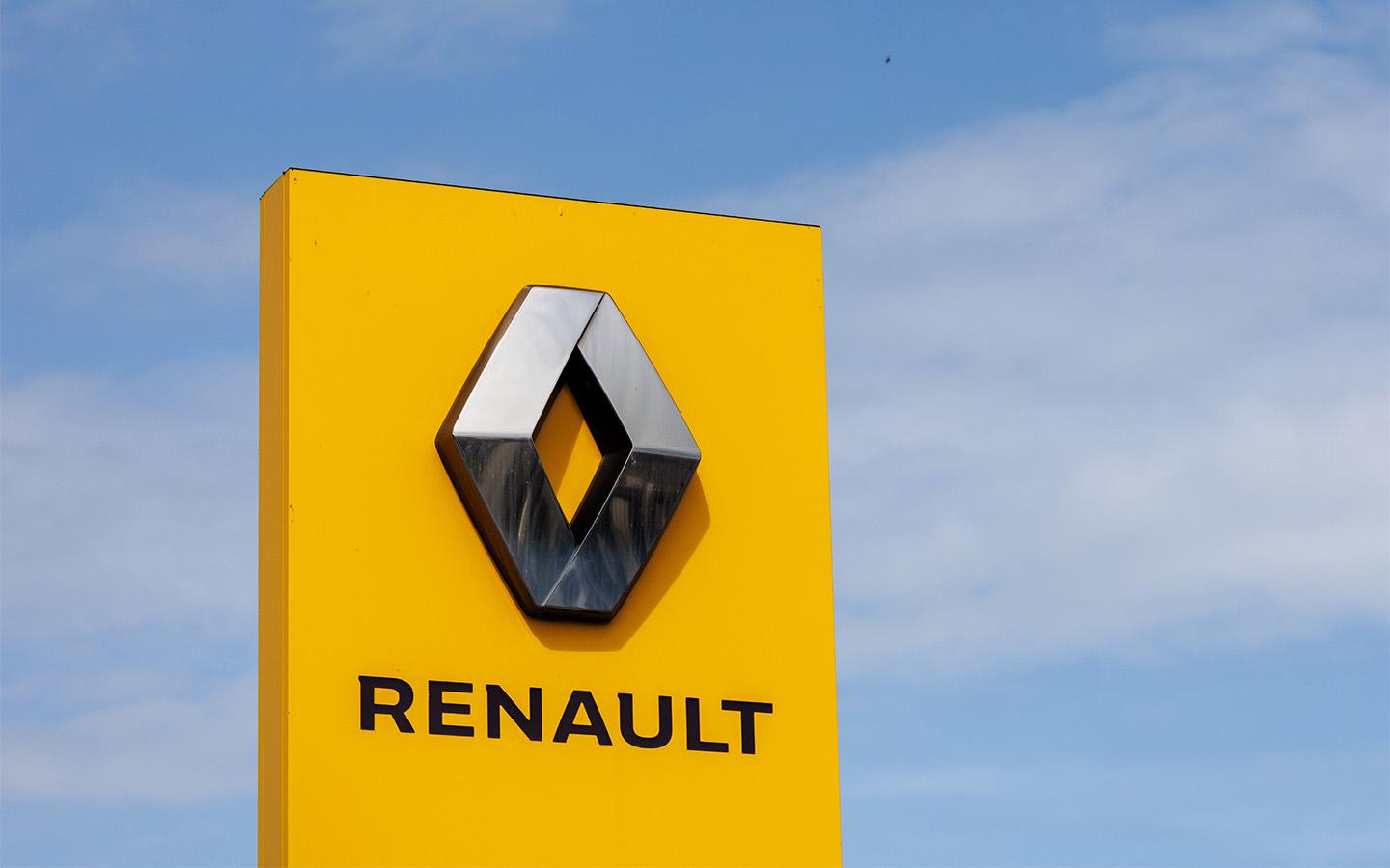 В Госдуме предложили запретить символику Renault в России. Причины