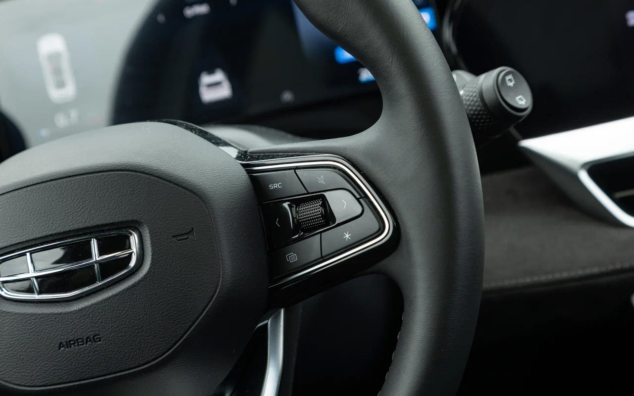 Управление с &laquo;баранки&raquo; Geely Monjaro интуитивно понятное и простое