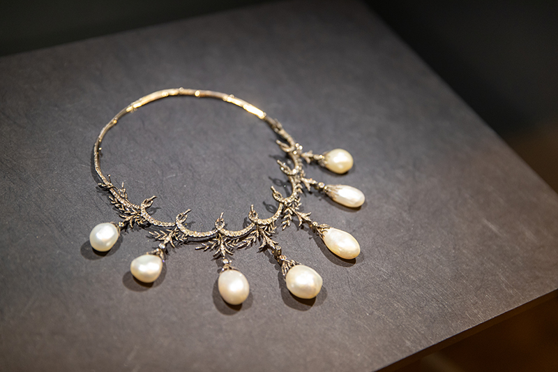 Тиара Chaumet из золота, серебра, бриллиантов и жемчуга. Выполнена по заказу маркиза Керуатца, можно носить в виде ожерелья (Париж, Франция, 1879 г.)