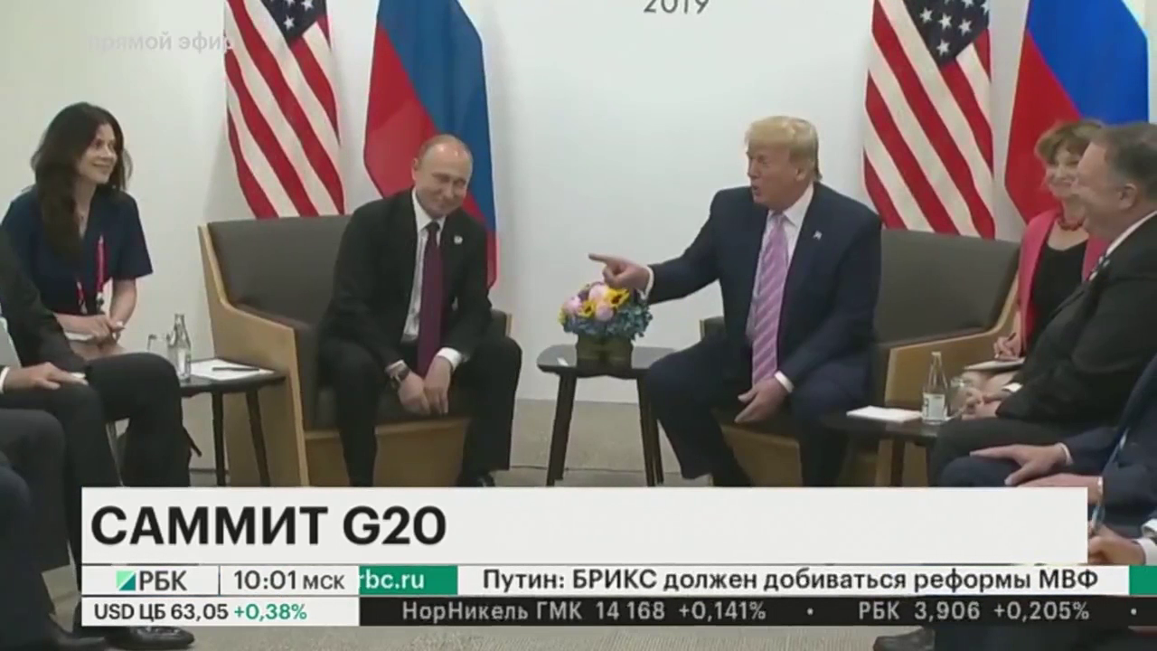 Трамп попросил Путина не вмешиваться в выборы и погрозил пальцем