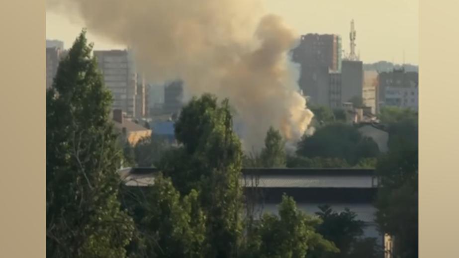 В Ростове-на-Дону загорелось здание на территории воинской части