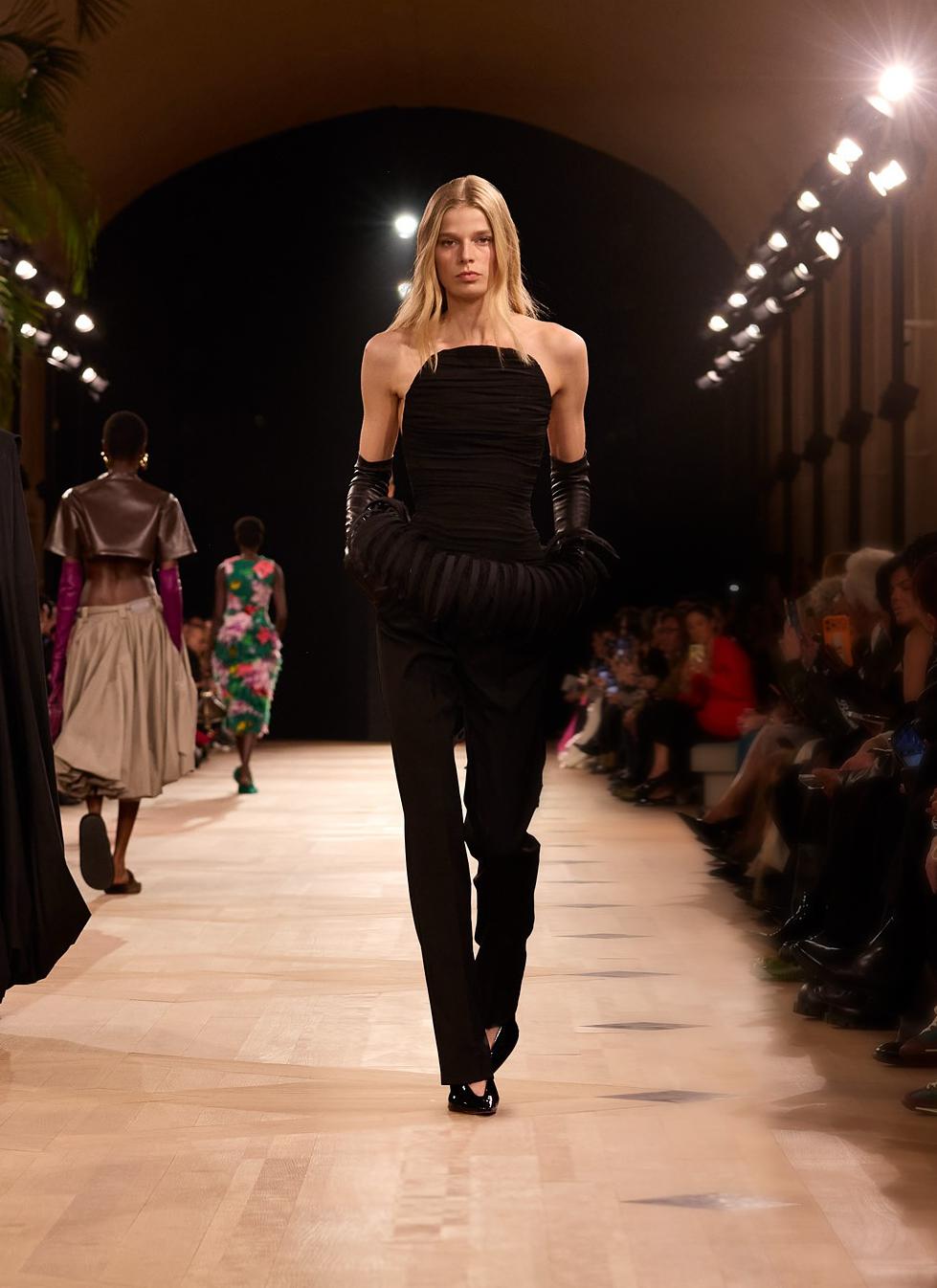 Показ Вalenciaga, весна-лето 2026