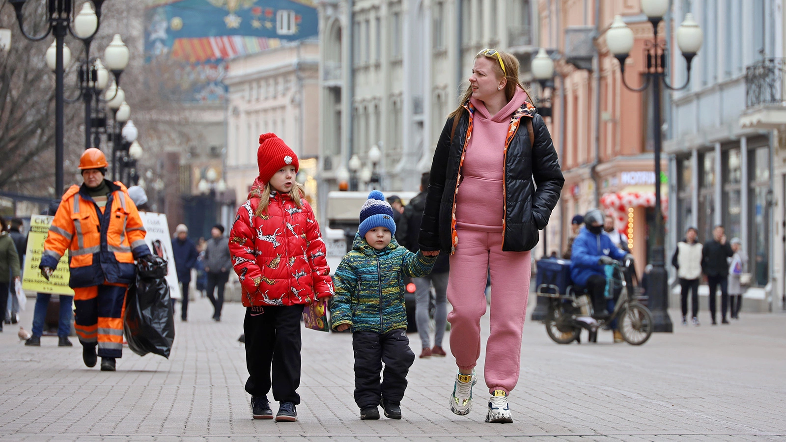 За каждый полный год ухода за третьим или четвертым ребенком родителю начисляется 5,4 балла