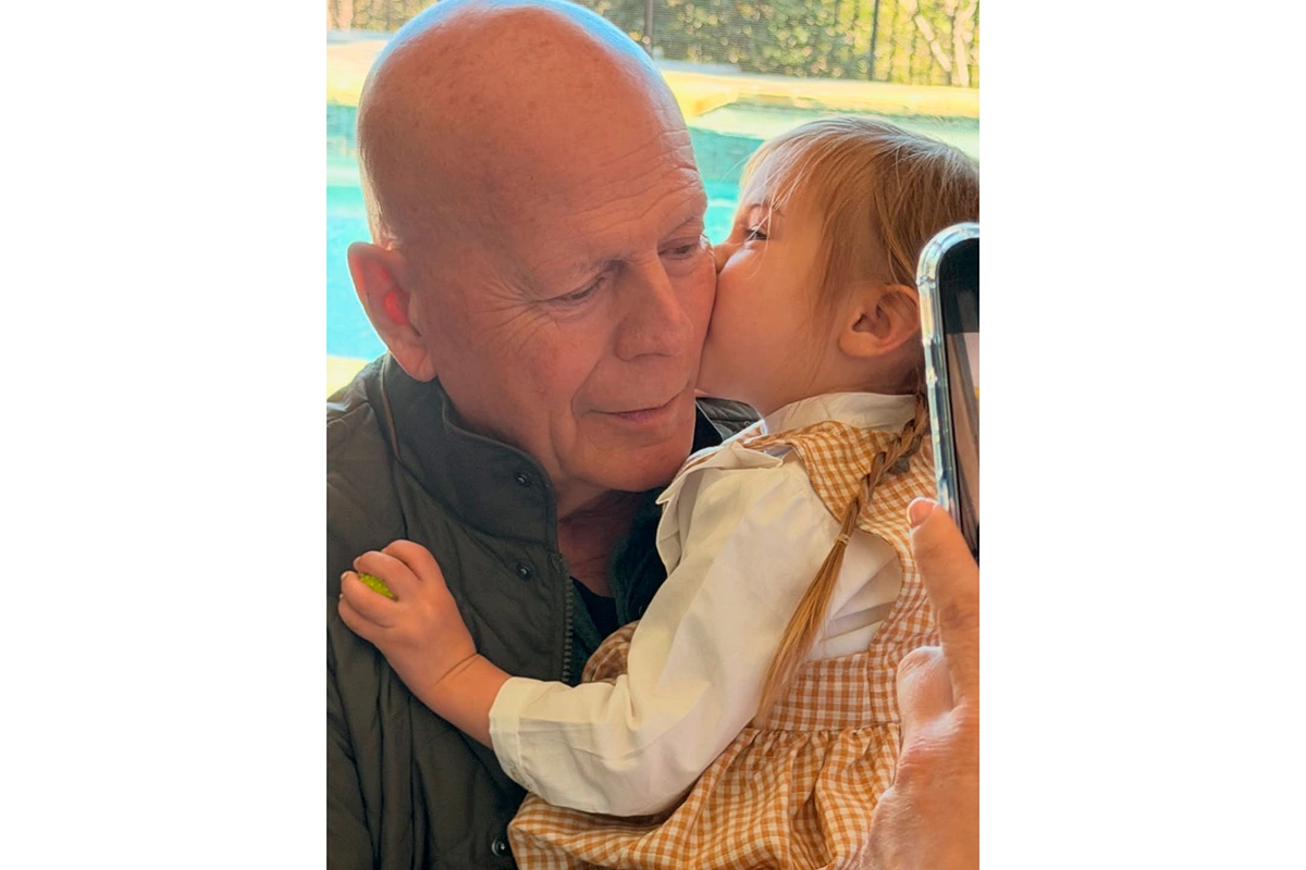 Брюс Уиллис с внучкой Луэттой