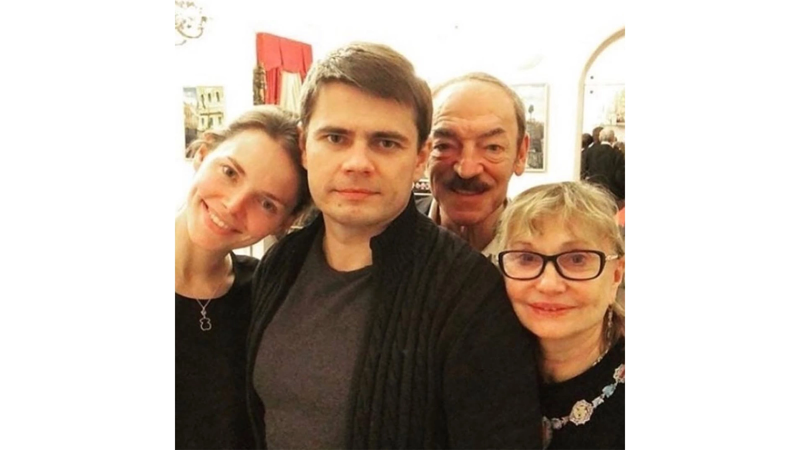 Слева направо: Елизавета Боярская, Сергей Боярский, Михаил Боярский и Лариса Луппиан