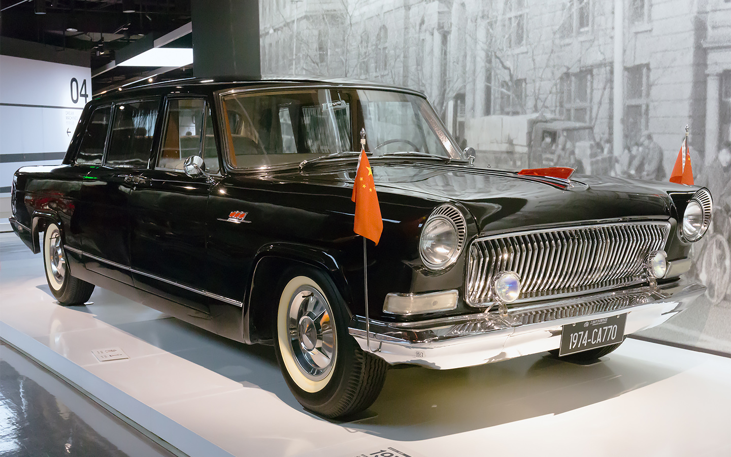 Hongqi CA770 выпускался&nbsp;для высшего руководства КНР с 1966 по 1999 год.&nbsp;Произведено около 1600 автомобилей

