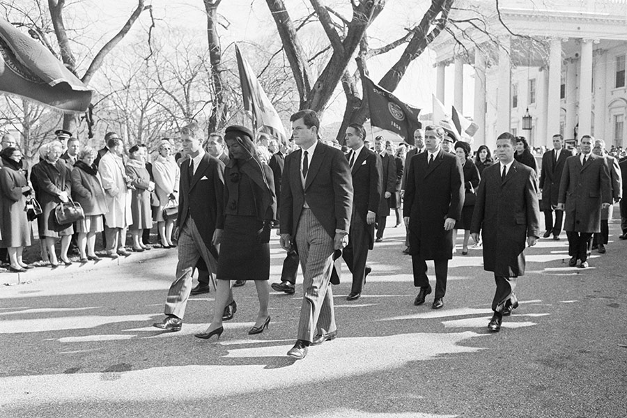 Дизайнер также одевал Жаклин Кеннеди. Живанши полностью продумал ее гардероб во время визита Джона Кеннеди во Францию в 1961 году. В 1963 году на похоронах застреленного снайпером мужа первая леди США также появилась в платье от дизайнера.
