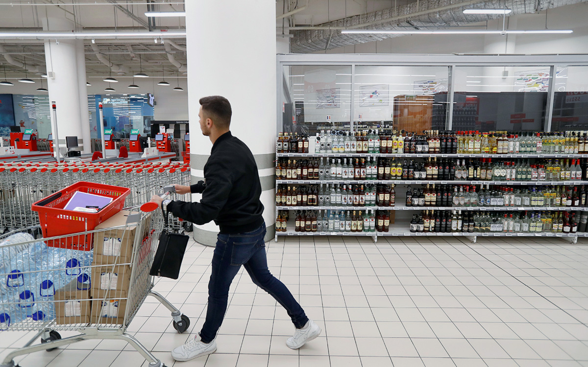 Потребление алкоголя среди россиян сократилось на треть
